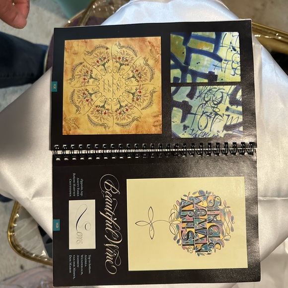 25th Edition, A Comprehensive Guide to Pen & Brush Lettering Calligraphy - Picture 13 of 16